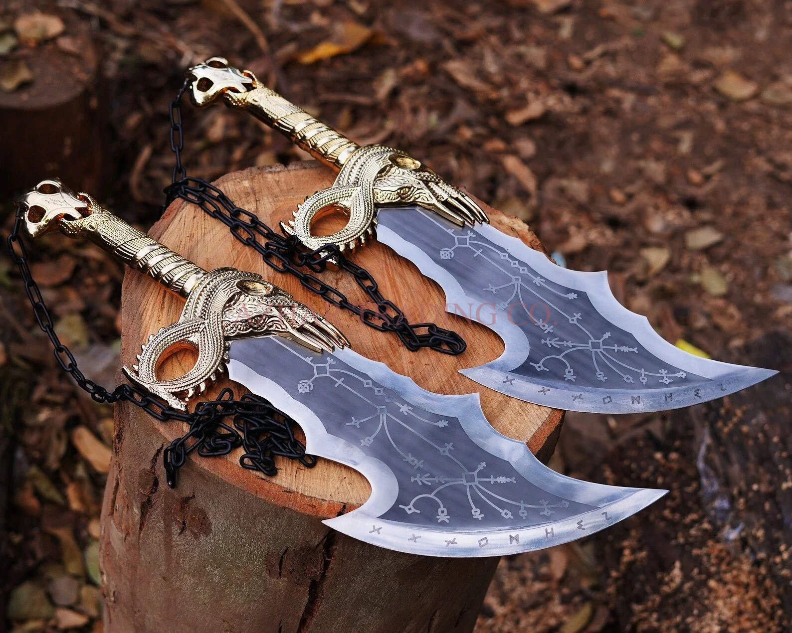 God of War Blades of Chaos Replica Set – Gold-Plated Handles image 4